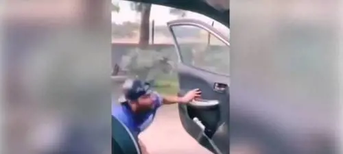 Selfie con auto in movimento, l'esito è esilarante