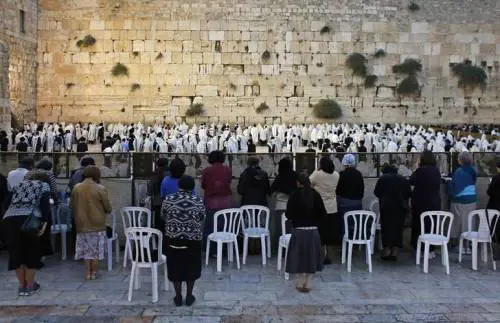 Muro del pianto a rischio crollo. Gli esperti: "Va vietato l'accesso"
