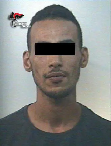 Nel Tarantino, marocchino chiede l'elemosina e ruba Iphone 8 a 13enne