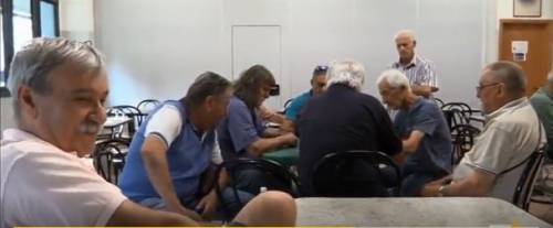 Bologna, il centro anziani contro i migranti: "Li accolgo col lanciafiamme"