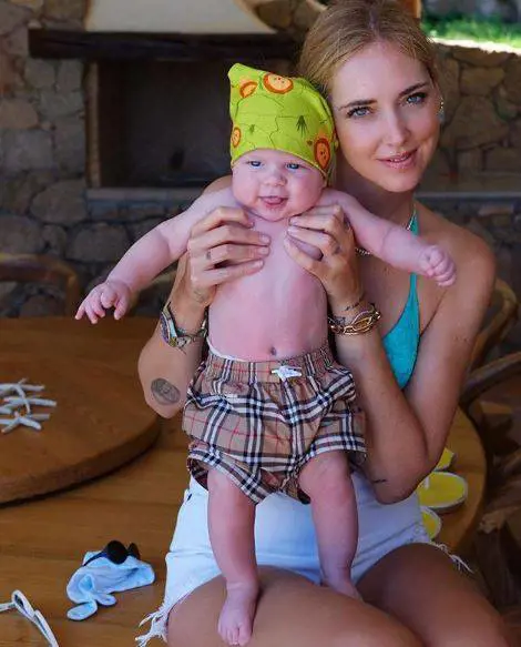 Chiara Ferragni nella bufera: "Hai bruciato tuo figlio. Gli hai fatto venire un melanoma"