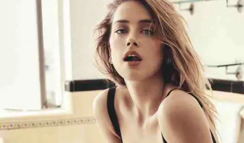 Amber Heard, una foto su Instagram schernisce l’ex marito 