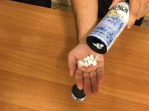 Roma, pusher nascondeva droga nel doppio fondo di una bomboletta spray