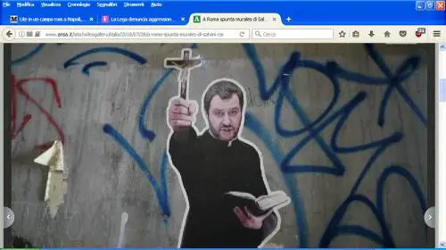 Salvini, nuovo murale con tanto di bibbia e crocifisso