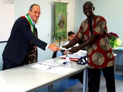 Il sindaco leghista e le 500 firme. Resta qui Marcel il "clandestino"