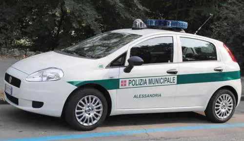 Alessandria, chiude in casa disabile per rubarle la pensione d'invalidità