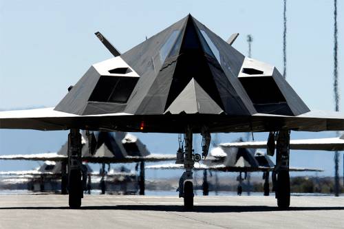 Gli F-117 Nighthawk continuano a volare, flotta ombra operativa