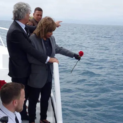 Tina Turner, l'addio al figlio con le ceneri nell'oceano