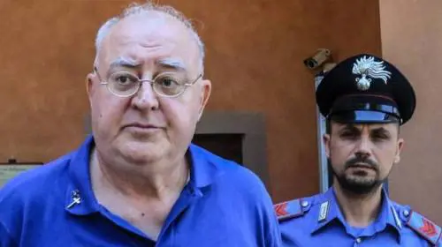 Perché un pedofilo è ancora libero e prete?
