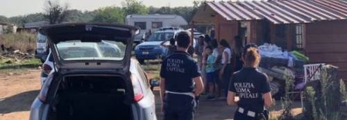Blitz al campo rom di Castel Romano con cani ed elicotteri