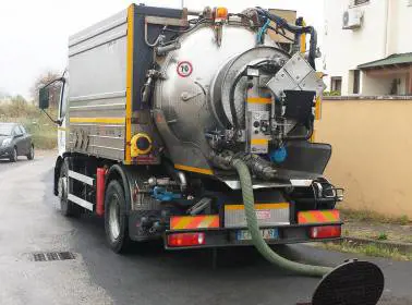 Taranto, sversavano i liquami nel terreno: denunciati quattro uomini