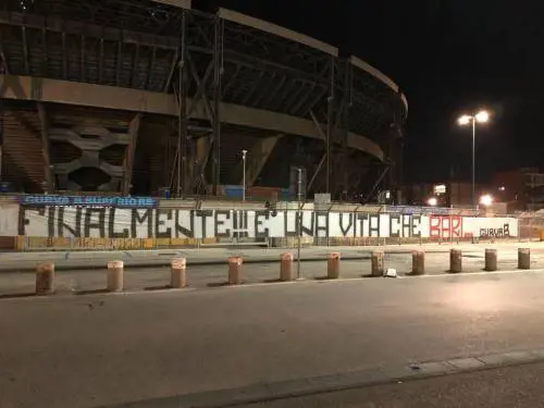 De Laurentiis prende il Bari, contestazione a Napoli