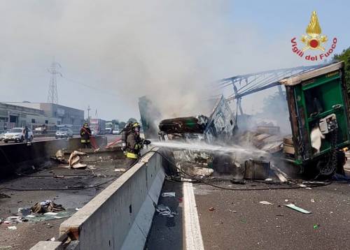 Grave incidente sulla A4: code e malori per il caldo