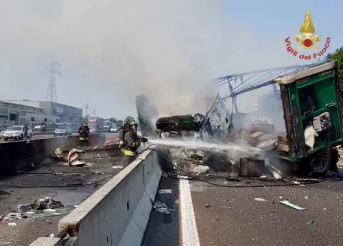 Grave incidente sulla A4: code e malori per il caldo