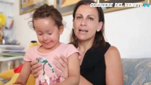 Dramma della bimba pesciolino: nessuno investe per la sua cura