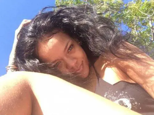 Rihanna: "Sono orgogliosa del mio sedere"