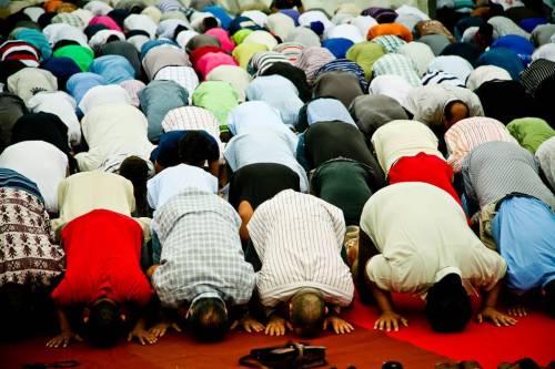La "storica" sentenza sull'islam: "No moschee nei capannoni"