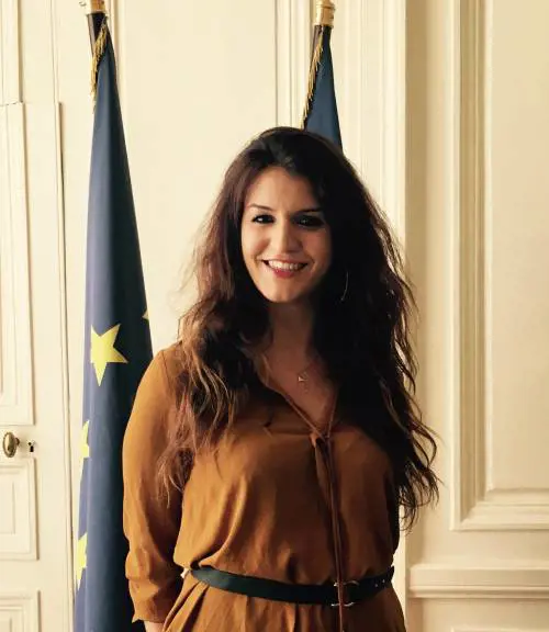 Ministra-femminista di Macron scriveva i porno per le donne 
