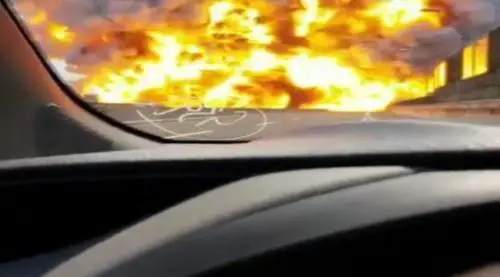 Bologna, esplode autocisterna: il momento della deflagrazione