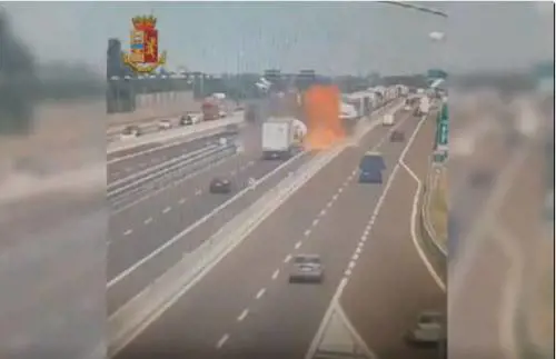 Incidente Bologna, la concitata telefonata del poliziotto "eroe": audio