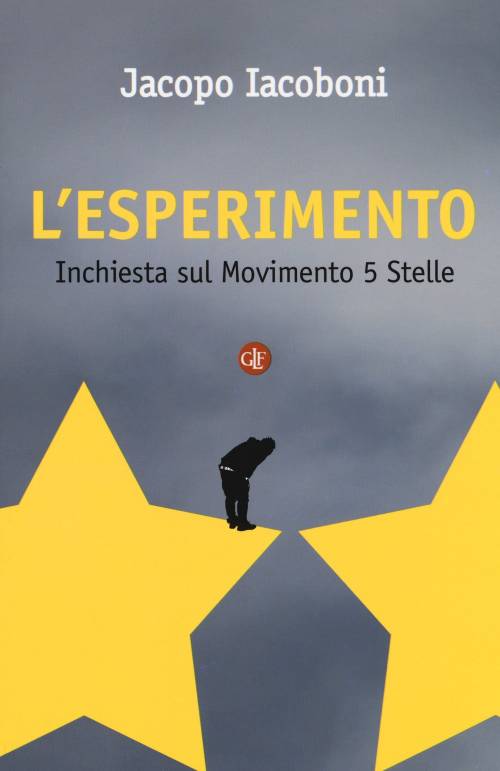 L'uomo massa davanti al mare