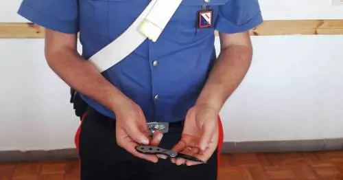 Salerno, immigrato con coltello aggredisce carabiniere e lo manda in ospedale