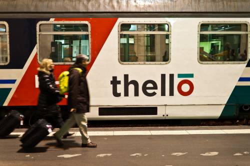 Rissa per il posto sul treno: ecuadoriano usa la lima e in tre finiscono all’ospedale
