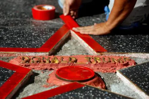 Vandalizzata la stella di Trump: "Put...a di Putin"