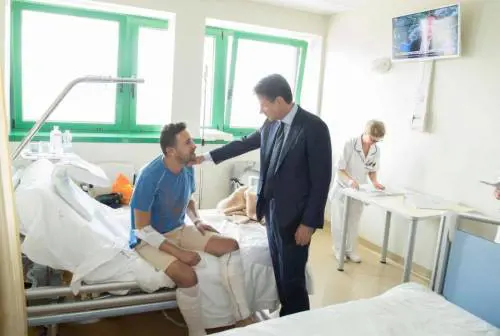 Incidente Bologna, Conte visita i feriti