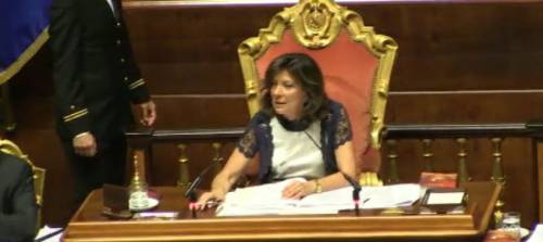 "Poi voglio un applauso..." La gag Casellati-Calderoli al Senato