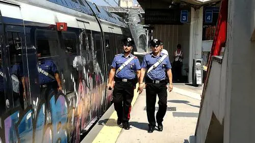 Borseggia turisti sulla Circumvesuviana, preso 18enne straniero 