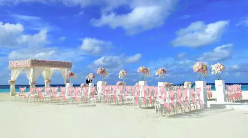 Interrompe il suo matrimonio per salvare ragazzo in mare