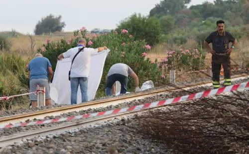 Brancaleone, ancora tanti attraversano i binari: "Sottopasso inaccessibile"