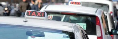 A Milano vietati i bermuda ai tassisti
