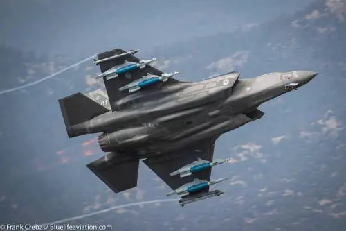 F-35, in volo la configurazione Bestia