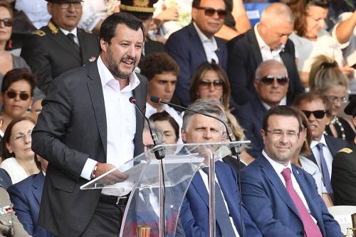 Salvini a Toscani: "Sciacallaggio sui Benetton? Chi ha sbagliato pagherà"