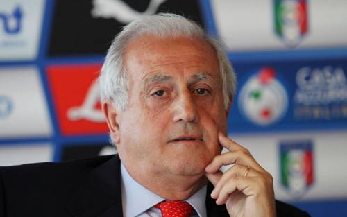 Il triste fallimento del pallone commissariato