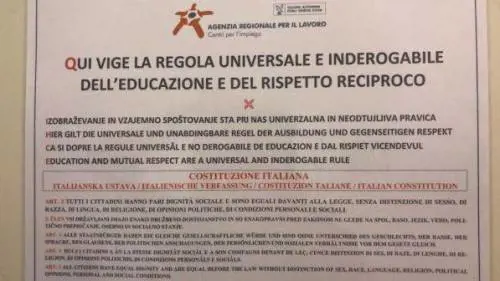 Stranieri rifiutano di parlare alle operatrici del centro, la Regione risponde con un cartello