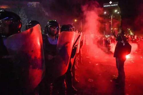 Il "democratico" governo romeno massacra i manifestanti: 440 feriti