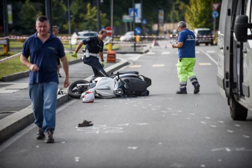 In moto senza patente travolge e ammazza anziano sulle strisce