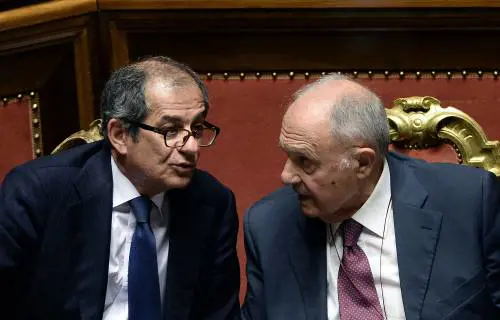 Tria: "Il taglio dell'Irpef? Si farà, ma in maniera graduale"
