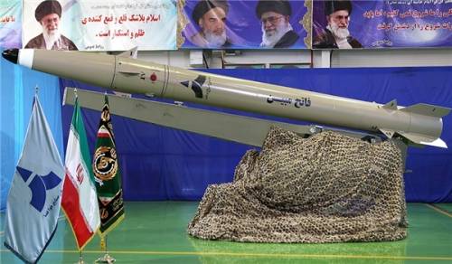 L'Iran svela il nuovo missile balistico a corto raggio