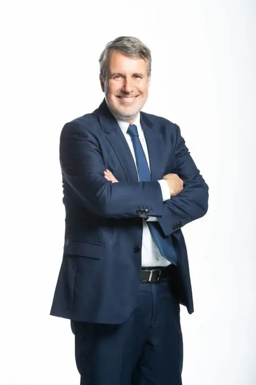 "I fatti prima dei politici nel Tg4. E Viva l'Italia..."