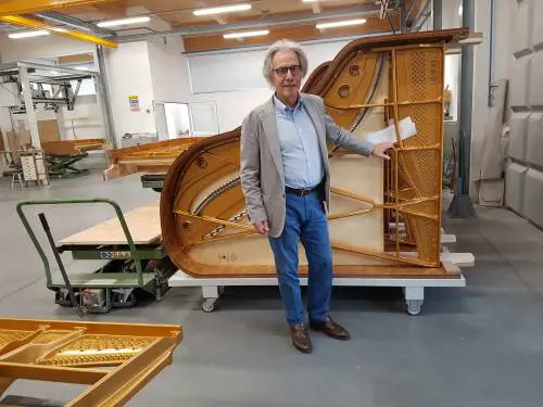 L'ingegnere che fa parlare i pianoforti in italiano