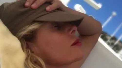 Alessia Marcuzzi incontra per caso Tom Hanks in Grecia
