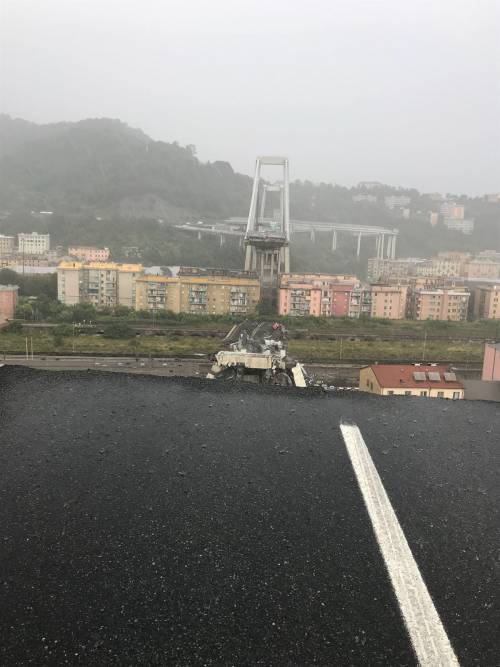 Crollo ponte Morandi, ora la Liguria è spaccata in due