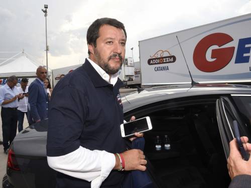 Salvini: "Io eversore e criminale? Devo garantire la sicurezza. Piaccia o no a Saviano"