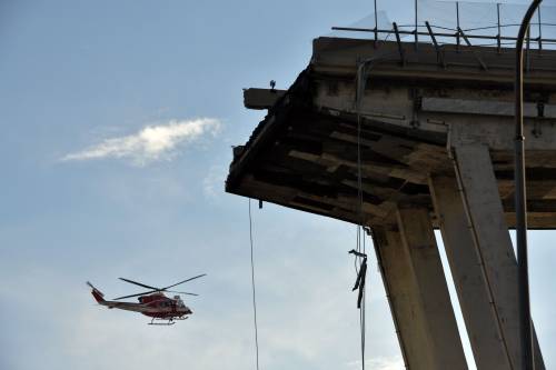 Genova, crolla il ponte sull'autostrada A10: 39 vittime sotto le macerie