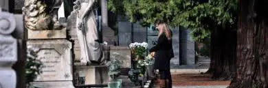 Mancano i loculi nel cimitero. E la salma rimane in obitorio