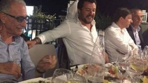 "Faceva festa dopo il crollo a Genova". Ma ​Salvini zittisce gli sciacalli dem